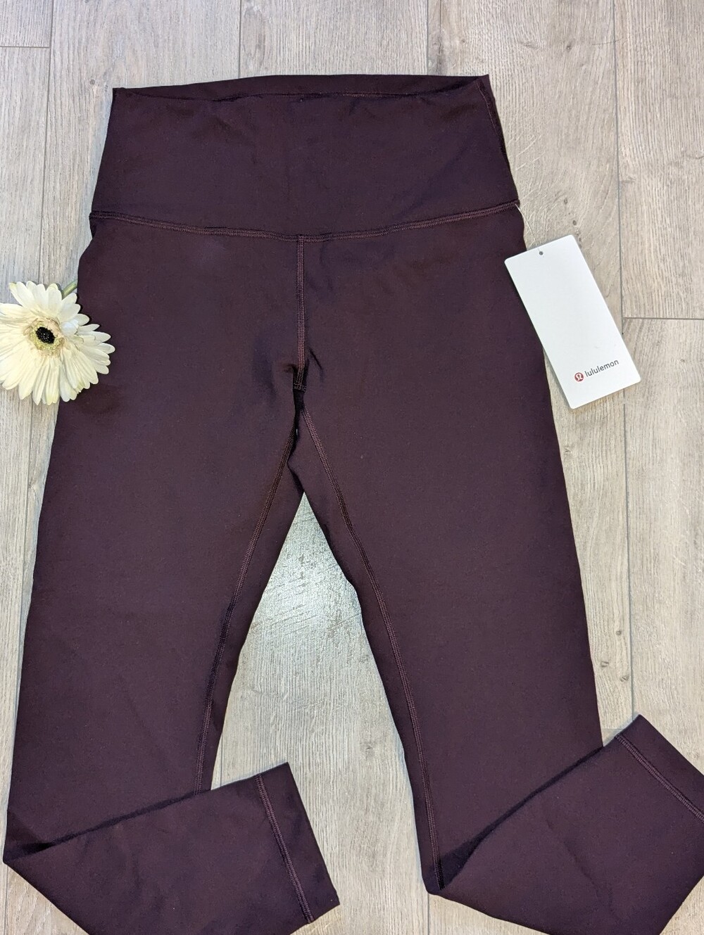 NWT: WOMENS LULULEMON WONDER TRAIN HR "25 LEGGINGS (PLUM) SIZE 8